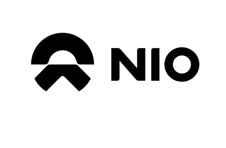 NIO CEO Signals Potential Decline in China's Auto Market Sales by 2026